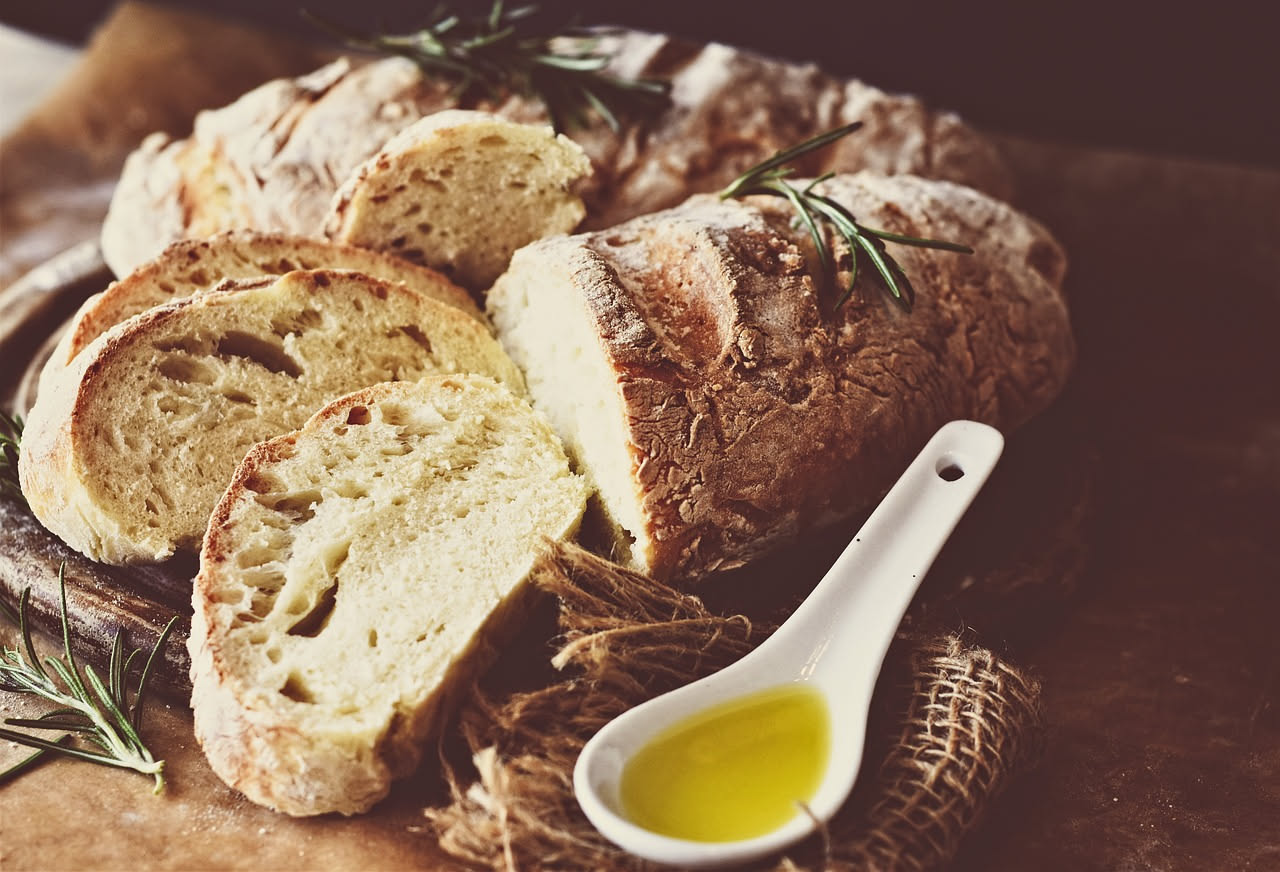 Pane a cena: perché gli italiani lo fanno più di chiunque altro