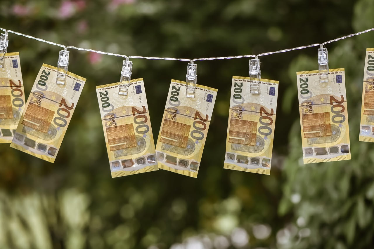 Salvadanaio digitale: come i trentenni risparmiano 200 euro al mese