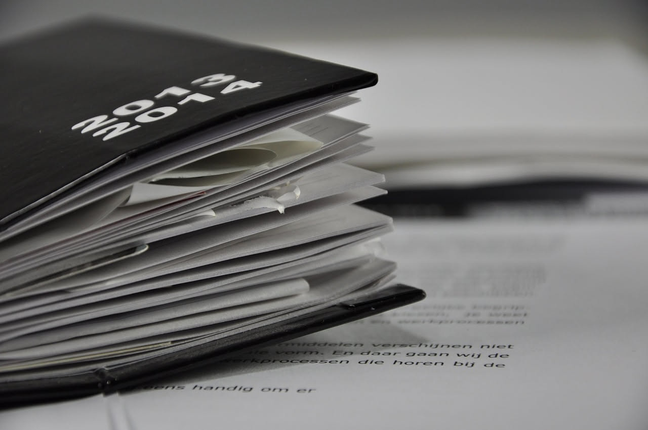 Il libretto di lavoro nel cassetto: perché gli italiani non lo buttano