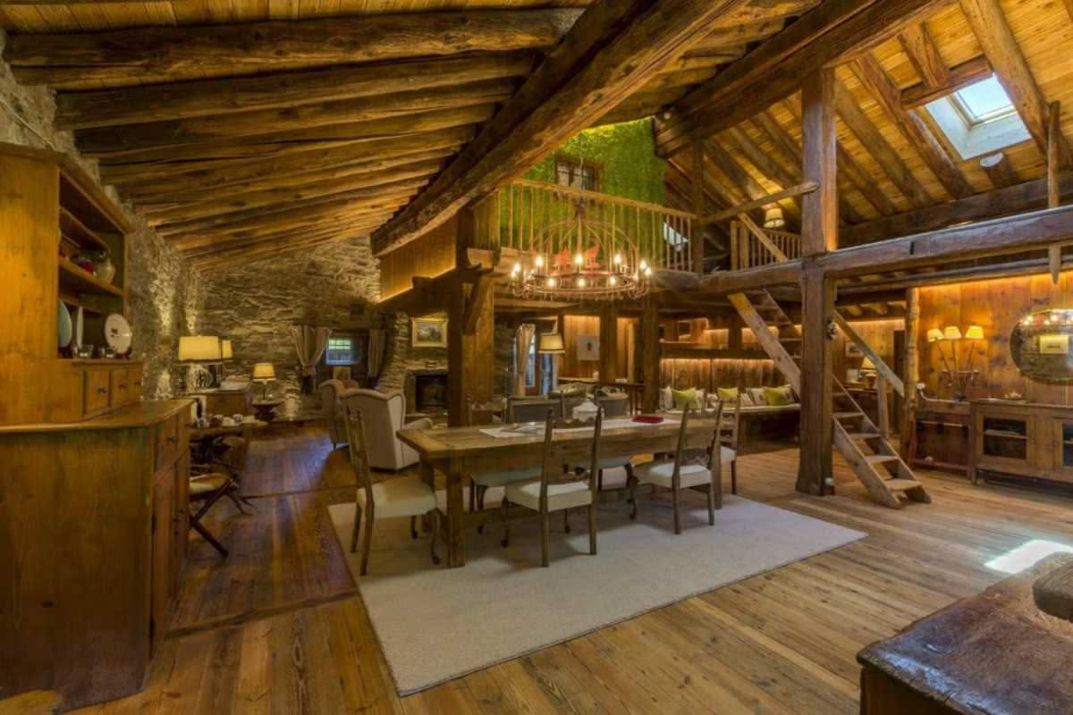 Travi a vista nelle rustiche: fascino e fragilità del legno antico