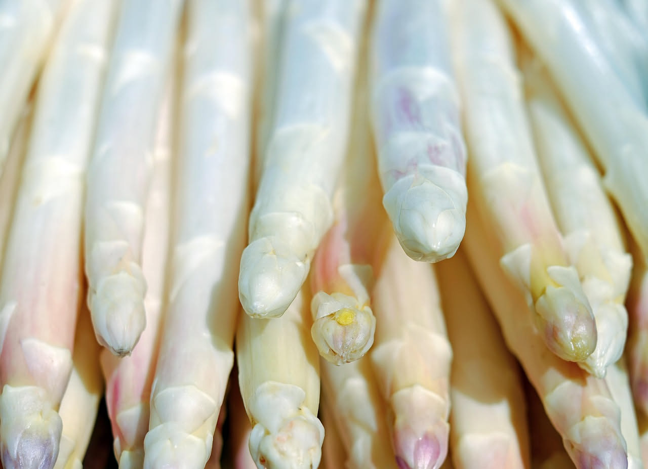 Gambi di asparagi: come usare la parte che butti via