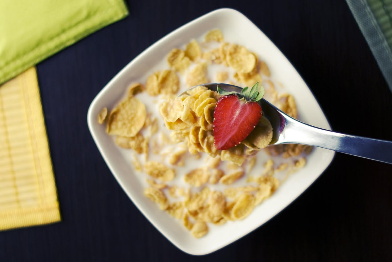 Cereali per bambini: quanto zucchero si nasconde dietro la confezione colorata