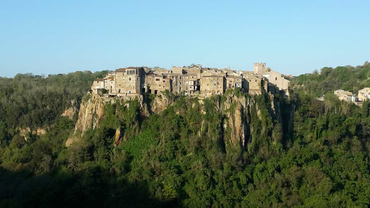 Case in tufo di Pitigliano: quando la pietra racconta la Toscana