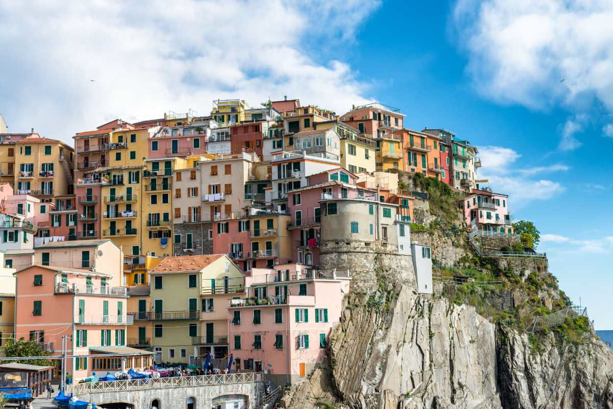 Case in pietra alle Cinque Terre: come resiste il muro al mare