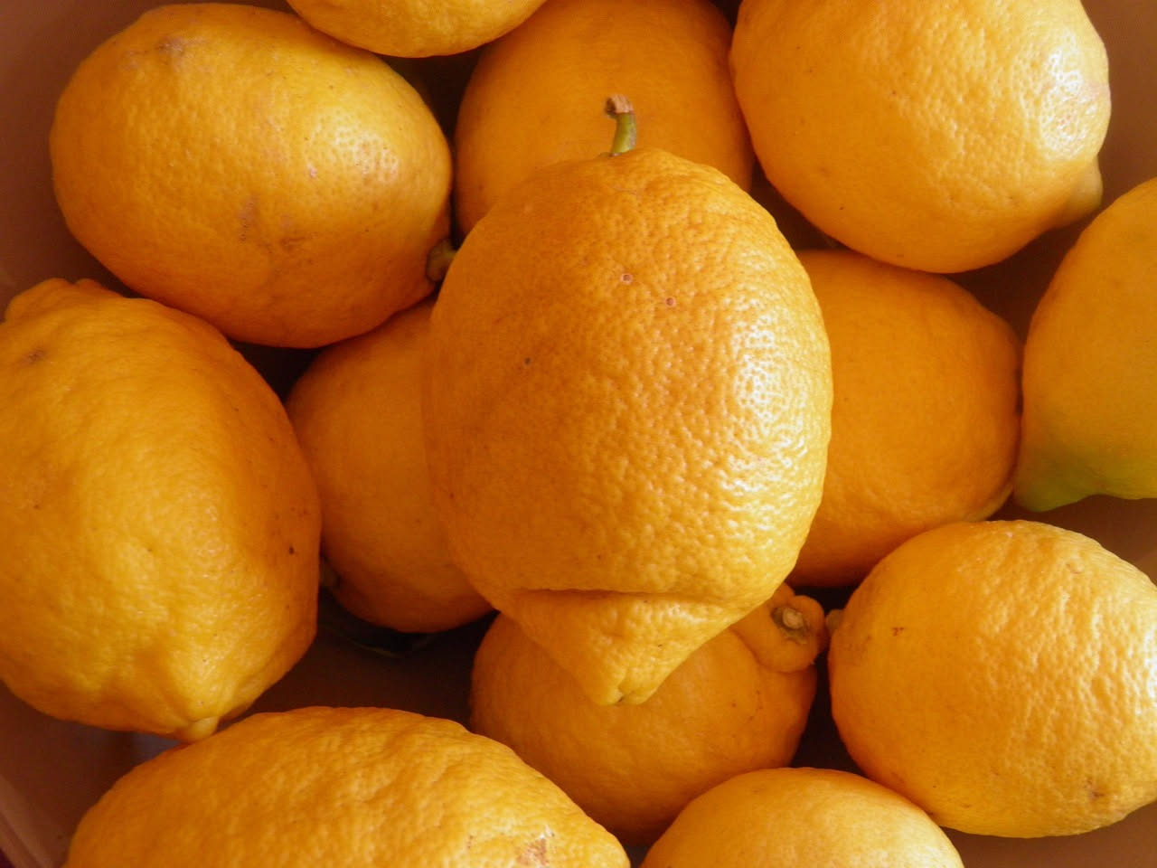 Bucce di limone candite: come trasformare lo scarto in dolcezza