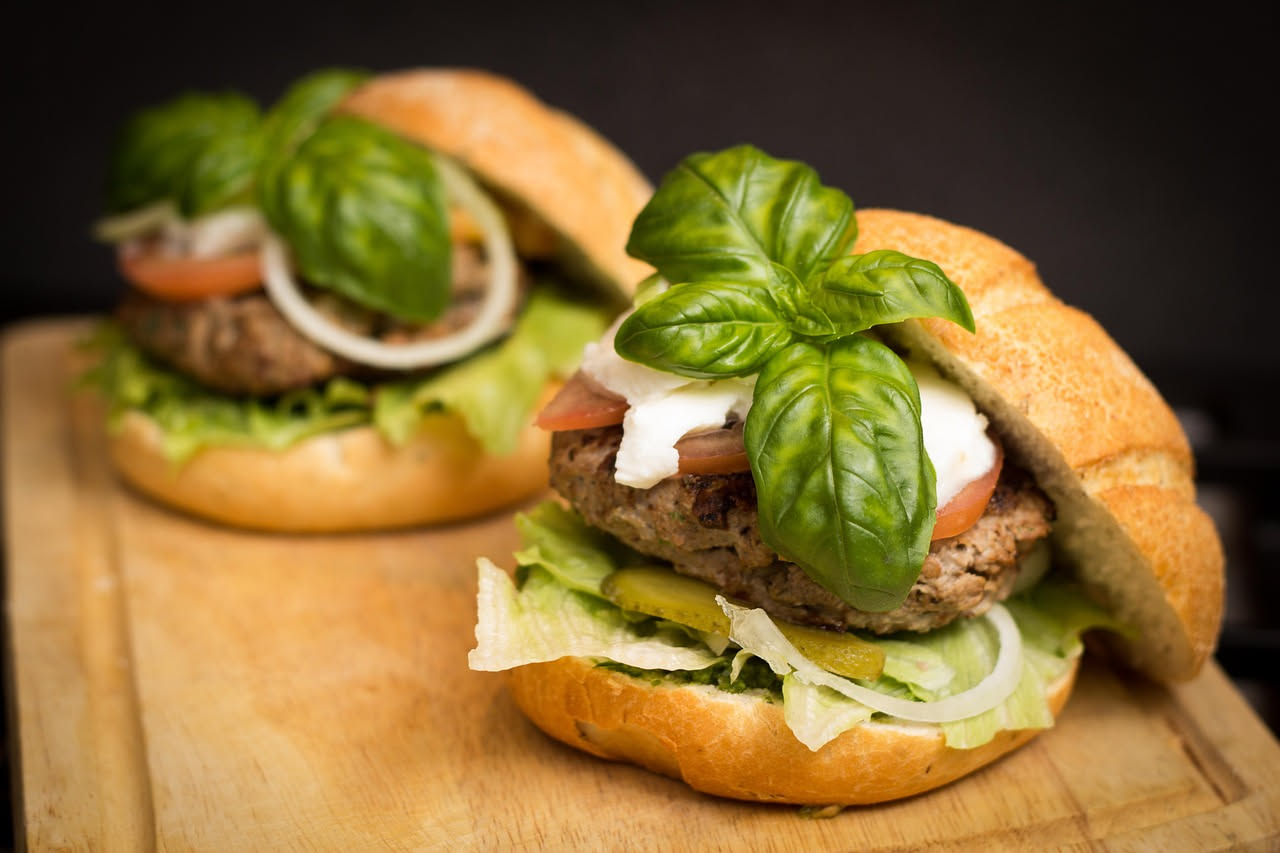 Hamburger vegetali al supermercato: cosa leggere davvero sull'etichetta