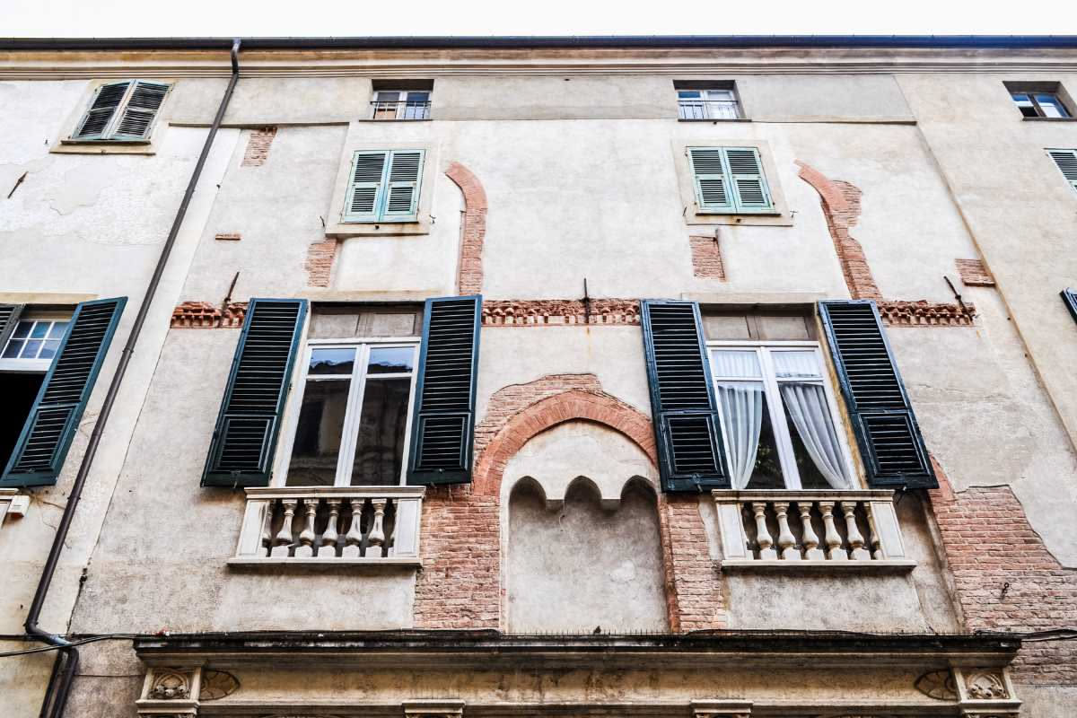 Le finestre piccole e il freddo calcolato
