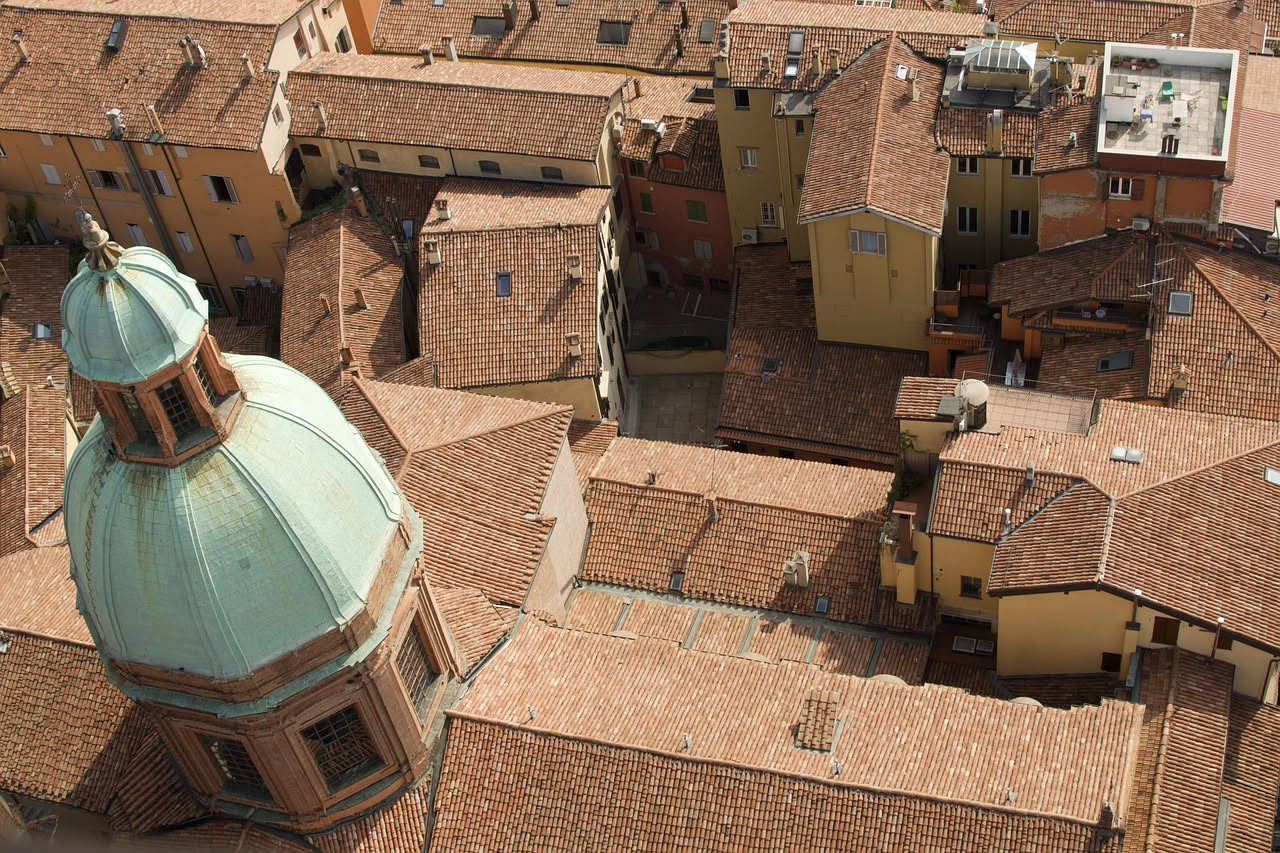 Tetto bianco riflettente: come ridurre il calore al sud