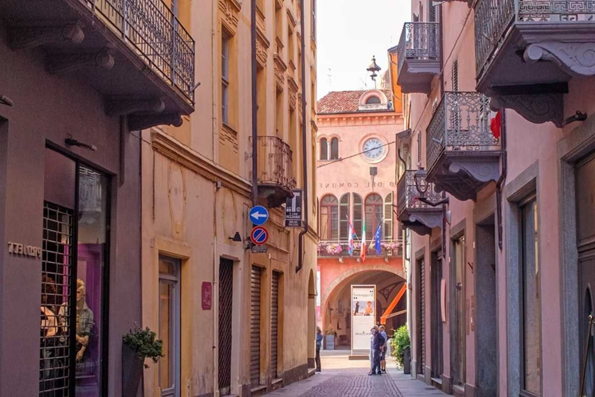 Balconi milanesi anni Trenta: quando l'architettura respirava razionale