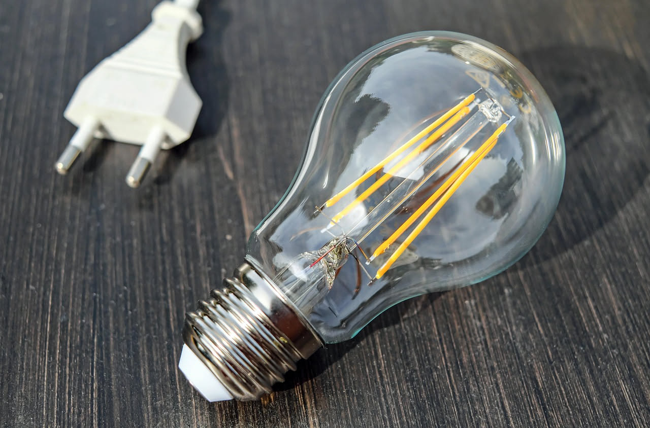 Lampadine intelligenti consumano davvero meno dei LED: il vero calcolo