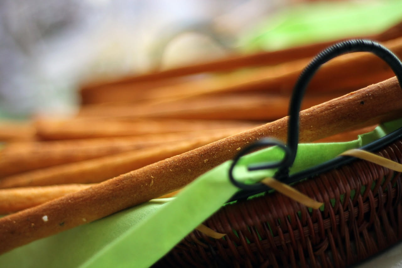 Pane raffermo: come trasformarlo in grissini croccanti fatti in casa