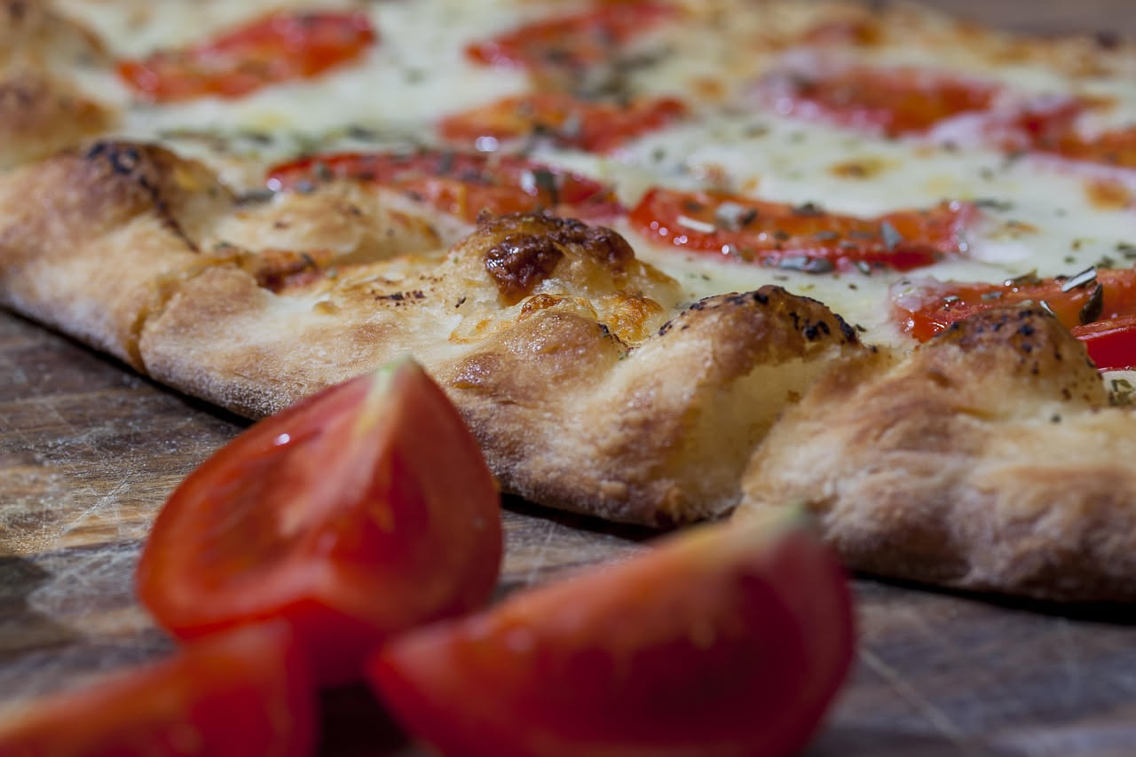 Pasta di pizza avanzata: come trasformarla in focaccia