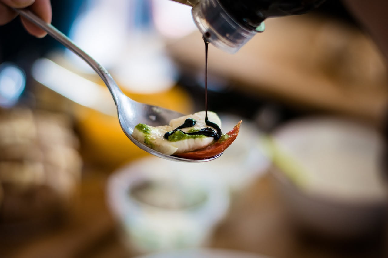 Aceto balsamico di Modena: dal vigneto alla tavola sostenibile