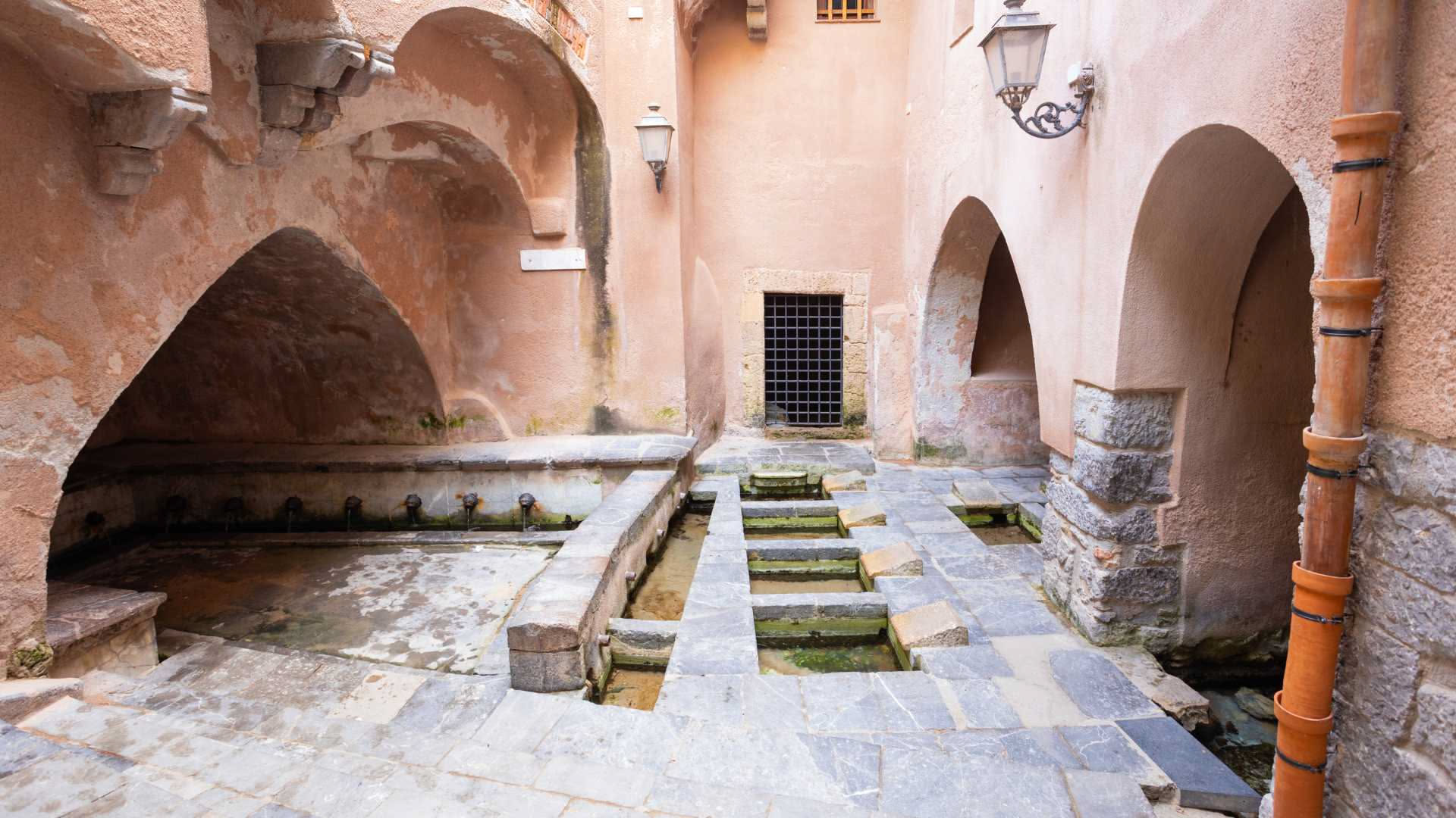 L'acqua delle fontane di piazza: da bene comune a risorsa dimenticata