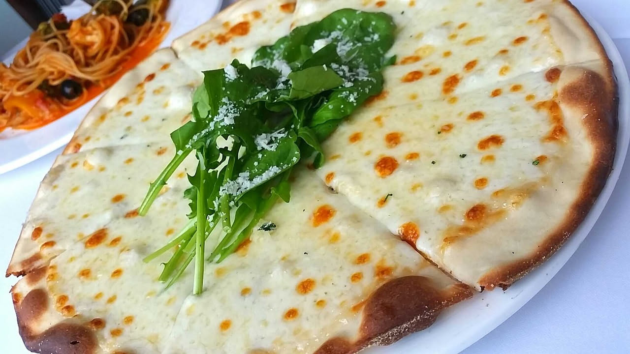 Focaccia di Recco: il viaggio dalla Liguria alla tavola