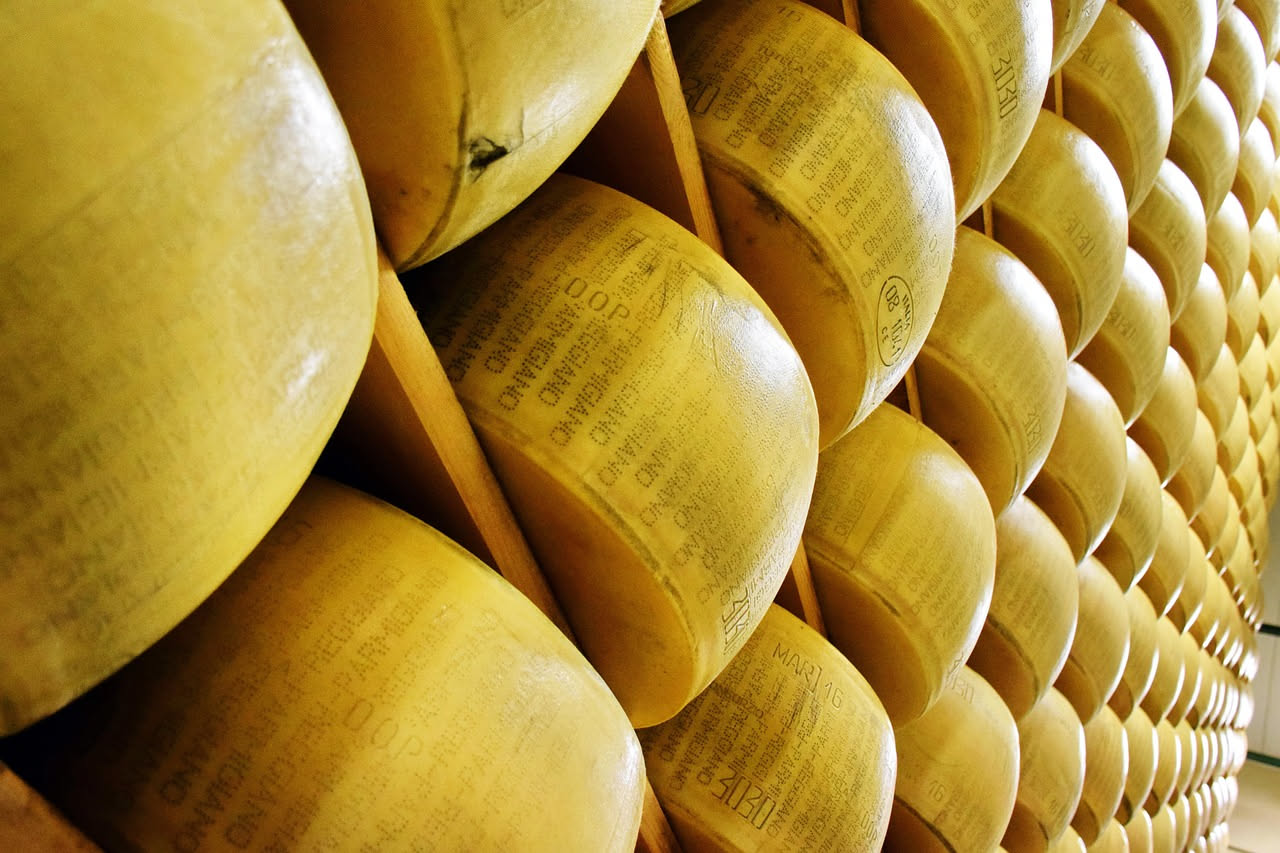Parmigiano Reggiano: dalla cucina casalinga alle valli emiliane storiche