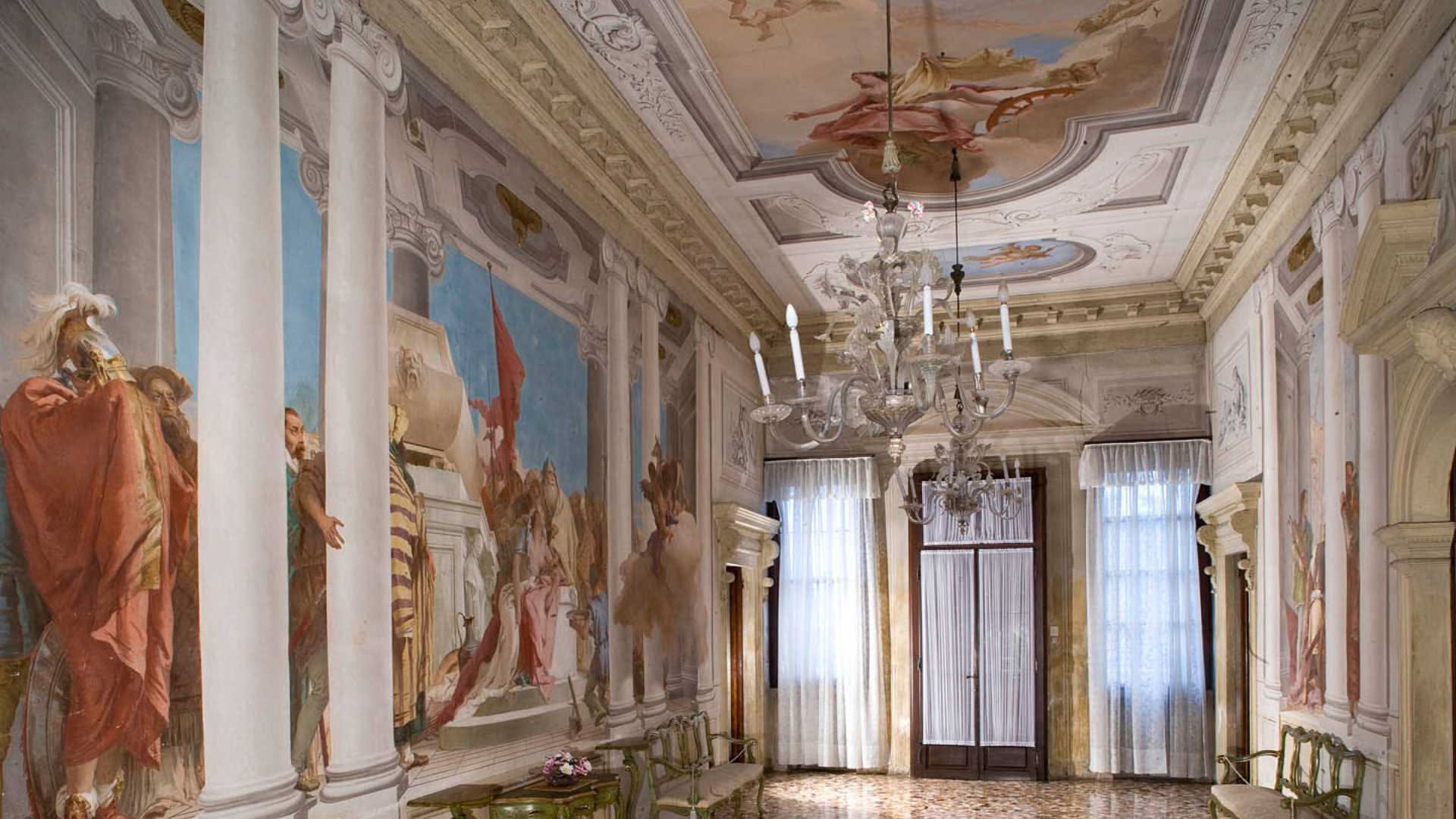 Pulire i lampadari di cristallo: il metodo tradizionale che li rende splendenti