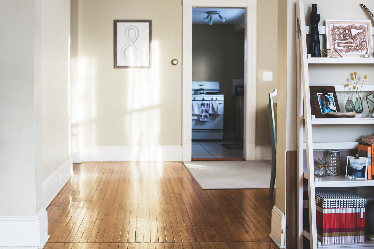 Pulire il parquet senza rovinarlo: i metodi della tradizione