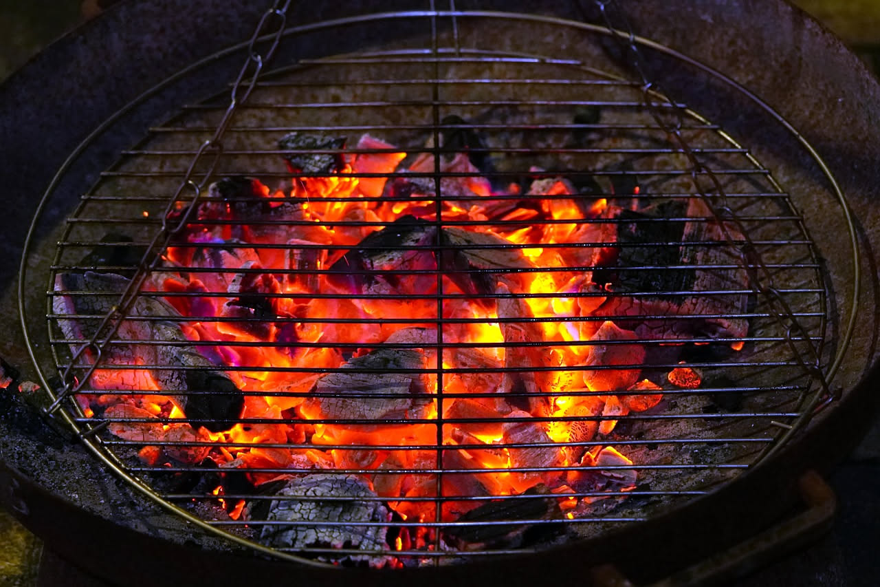 Pulire la griglia del barbecue: i metodi naturali che funzionano