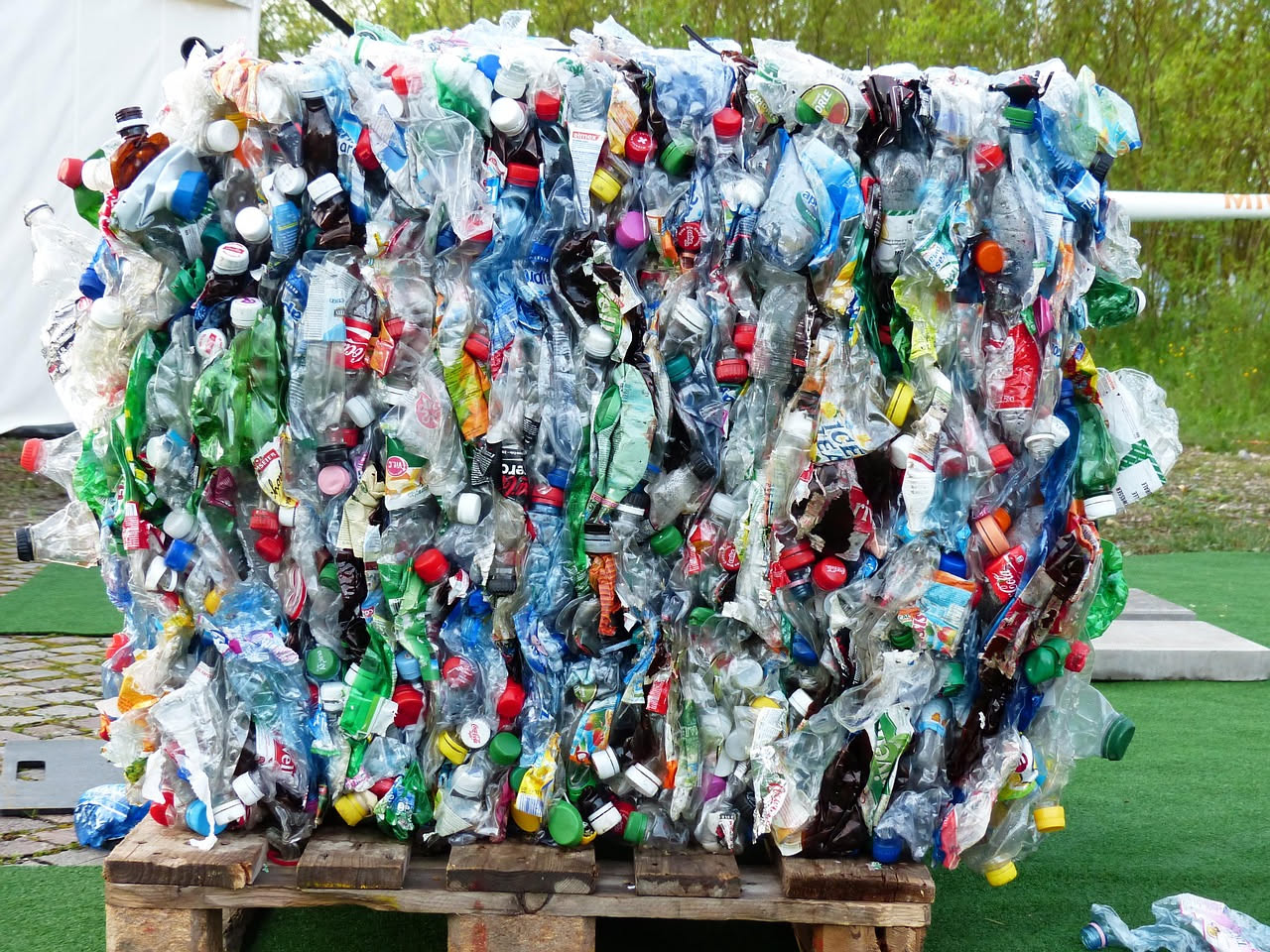 Riciclare la plastica delle confezioni: guida pratica al riuso