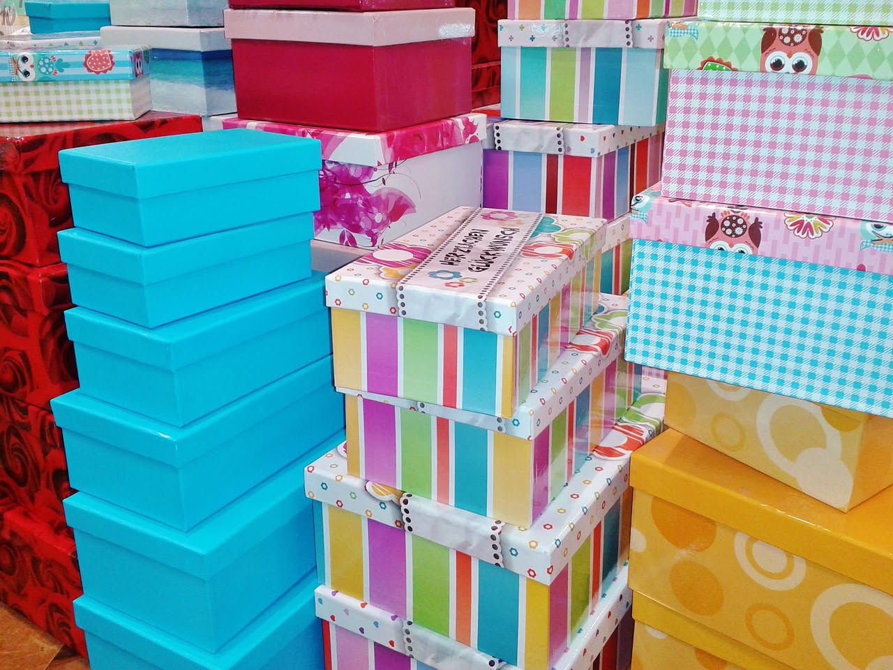 Riciclare le scatole dei regali: 10 idee pratiche e creative