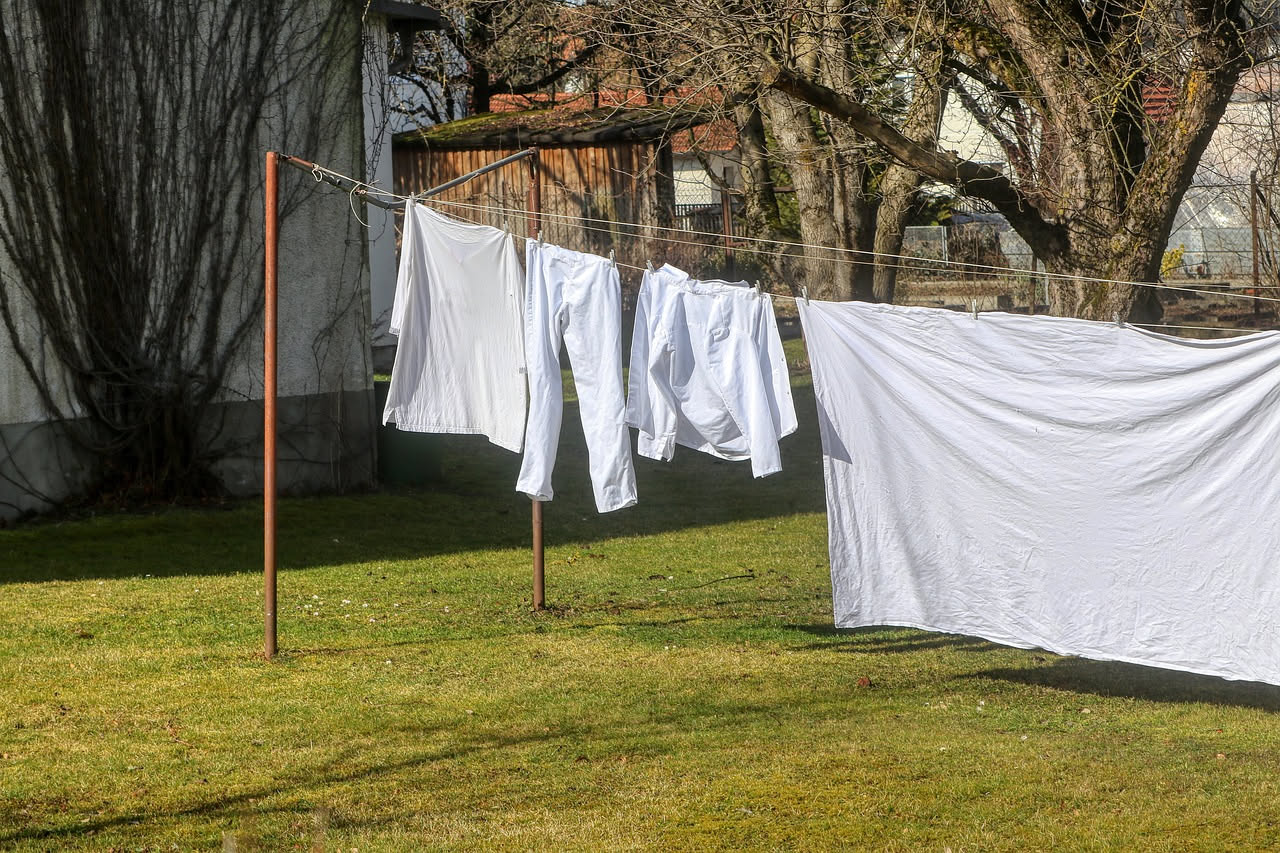 Riutilizzare i vecchi lenzuoli: 8 idee pratiche per non sprecare