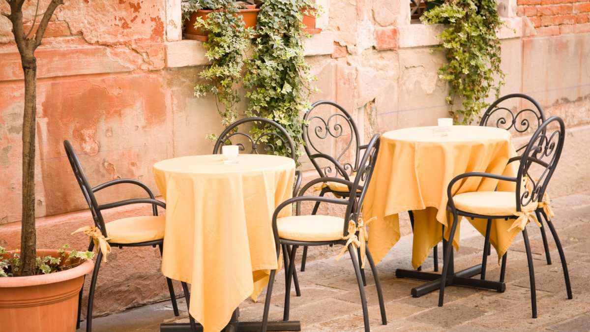 Tovaglie macchiate: come recuperarle e riutilizzarle senza sprechi