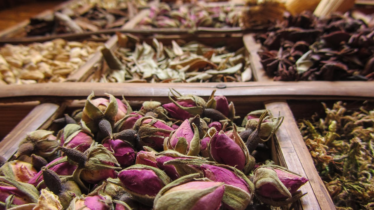 Come rinfrescare i cassetti profumandoli: il metodo naturale