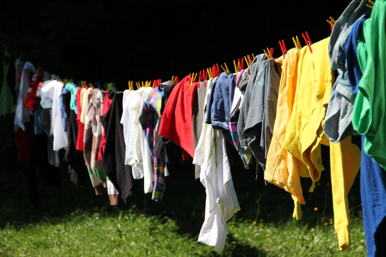 Come togliere le macchie di sudore dalle camicie: il rimedio