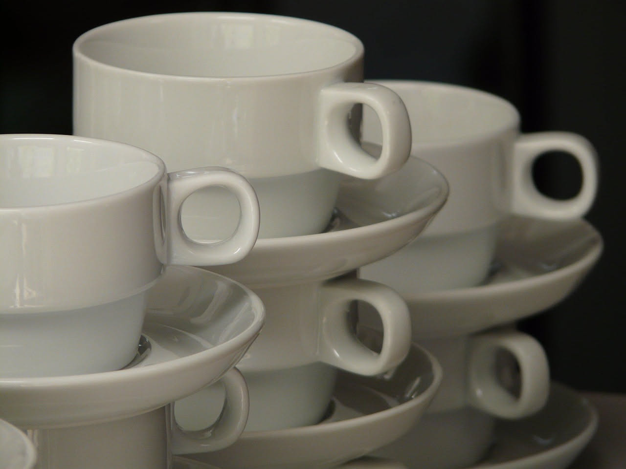 Come togliere le macchie di caffè dalle tazze: il rimedio antico