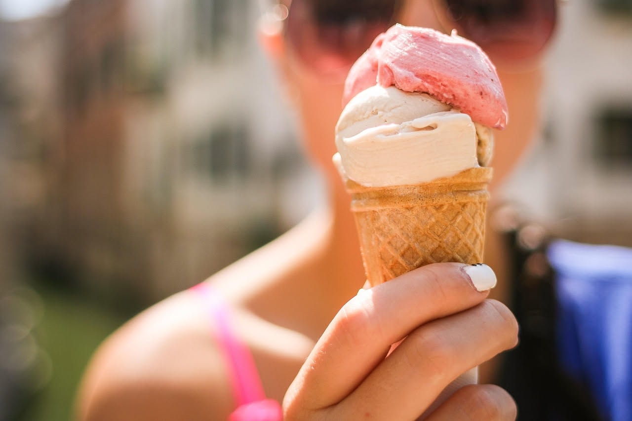 Come togliere le macchie di anguria e gelato: il rimedio