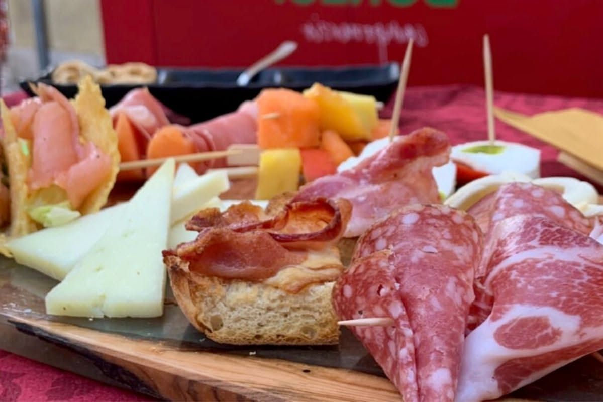 Perché i taglieri sanno di cibo: come pulirli a fondo