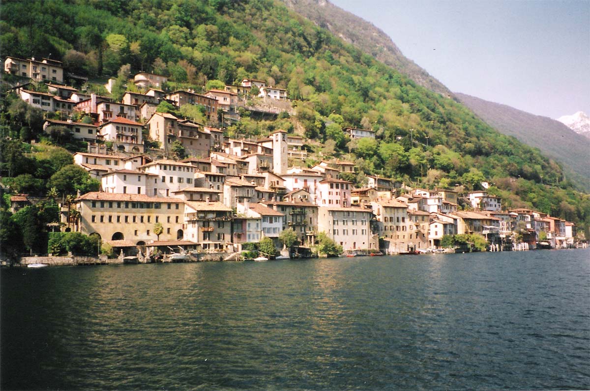 È il borgo dei pescatori e degli scalpellini sul lago dove si parla italiano, eppure non ci troviamo nel Bel Paese